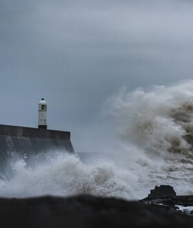 Καιρός: Επικαιροποιήθηκε το έκτακτο της ΕΜΥ - Θυελλώδεις άνεμοι, ισχυρές καταιγίδες και αφρικανική σκόνη