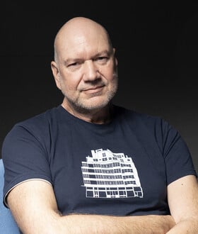 Στάθης Καλύβας: «Όταν τελειώσεις το σχολείο, το μόνο που θες είναι να το ξεχάσεις»