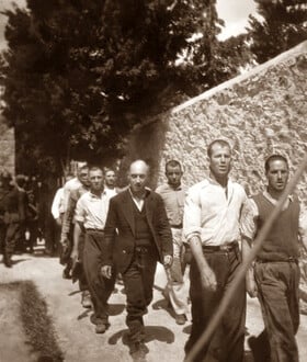 Τα βλέμματα, τα σώματα και το τραγούδι τους