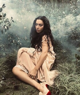 Τα Ανεμοδαρμένα Ύψη της Charli XCX