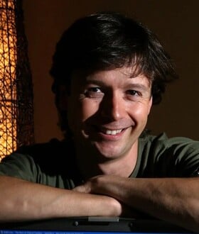 Πέθανε ο συνιδρυτής της Asos πέφτοντας από μπαλκόνι 17ου ορόφου στην Ταϊλάνδη