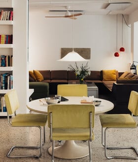 ΕΠΕΞ Ένα σπίτι όπου τα μπάνια έχουν πρωταγωνιστικό ρόλο/Ένα σπίτι με το γούστο του καλλιτέχνη και όλα φτιαγμένα από τον ίδιο