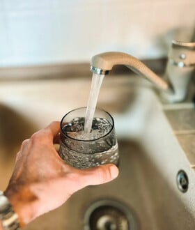 ΑΙΓΙΝΑ ΧΩΡΙΣ ΠΟΣΙΜΟ ΝΕΡΟ