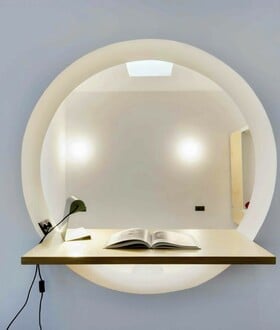 Μια μικρή, υπόγεια αποθήκη έγινε ένα όμορφο, φωτεινό στούντιο 