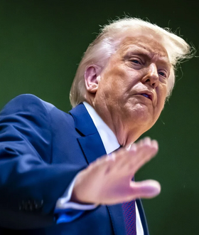 Τραμπ: «Θα υπάρξει ολική καταστροφή του Ιράν και όλα θα πάνε μια χαρά»