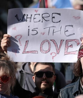 Βαθύς, πολυδύναμος ρατσισμός