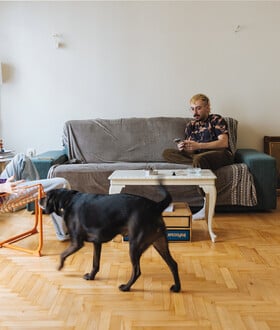 Πώς είναι να ζεις με τον βασικό στην Αθήνα; 