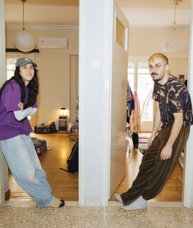 Πώς είναι να ζεις με τον βασικό στην Αθήνα; 