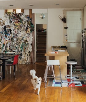 Ένα υβριδικό σπίτι στα Εξάρχεια, όπου η έννοια του νοικοκυριού αλλάζει/Ένα υβριδικό νοικοκυριό στα Εξάρχεια