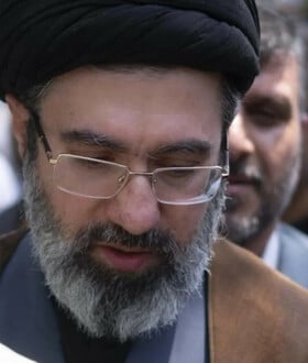 ΜΟΤΖΤΑΜΠΑ ΧΑΜΕΝΕΪ ΟΜΟΦΥΛΟΦΙΛΟΣ ΝΤΟΝΑΛΝΤ ΤΡΑΜΠ