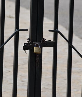 ΚΛΕΙΣΤΑ ΣΧΟΛΕΙΑ ΤΗΛΕΚΠΑΙΔΕΥΣΗ ΚΑΚΟΚΑΙΡΙΑ