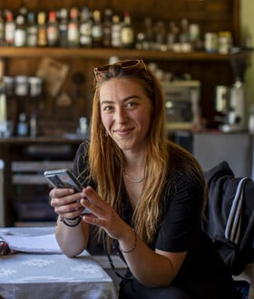 «Οι Μελισσουργοί έγιναν το σπίτι μου, με έσωσαν από τους εσωτερικούς μου δαίμονες»