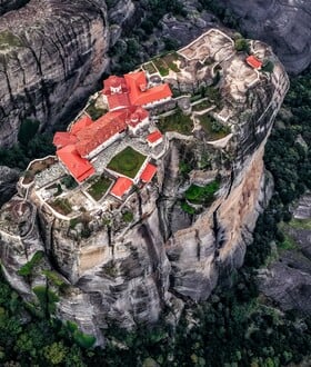 ΜΕΤΕΩΡΑ ΠΤΩΣΗ ΓΥΝΑΙΚΑΣ ΚΕΝΟ