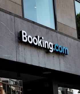 BOOKING.COM ΚΥΒΕΡΝΟΕΠΙΘΕΣΗ