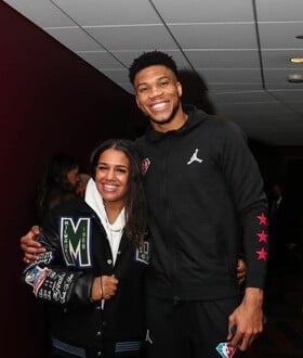 ΓΙΑΝΝΗΣ ΑΝΤΕΤΟΚΟΥΝΜΠΟ ΣΥΖΥΓΟΣ