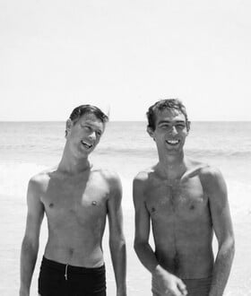 «Όποτε θελήσεις να κάνουμε έρωτα, απλώς πες το»: Η ιστορία αγάπης του Πίτερ Χούτζαρ και του Πολ Θεκ