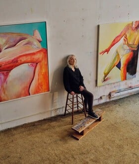 Στα 93 της, η Τζόαν Σεμέλ ζωγραφίζει ακόμη το γυμνό σώμα της χωρίς καμία ντροπή