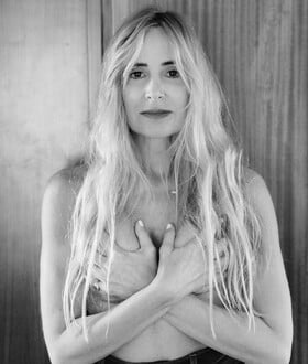 «Μετά το χειρουργείο, δεν μπόρεσα ποτέ να ξαναγγίξω το στήθος μου»