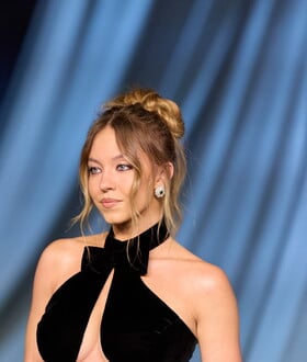 ΔΙΑΒΟΛΟΣ ΦΟΡΑΕΙ ΠΡΑΝΤΑ 2 ΣΙΝΤΝΕΙ ΣΟΥΙΝΙ