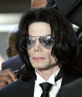 ΜΑΙΚΛ ΤΖΑΚΣΟΝ ΚΑΤΑΓΓΕΛΙΑ ΣΕΞΟΥΑΛΙΚΗ ΚΑΚΟΠΟΙΗΣΗ