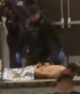 ΠΥΡΟΒΟΛΙΣΜΟΙ ΛΕΥΚΟΣ ΟΙΚΟΣ ΔΡΑΣΤΗΣ