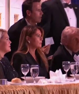 ΠΥΡΟΒΟΛΙΣΜΟΙ ΛΕΥΚΟΣ ΟΙΚΟΣ ΝΤΟΝΑΛΝΤ ΜΕΛΑΝΙΑ ΤΡΑΜΠ