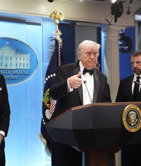 ΠΥΡΟΒΟΛΙΣΜΟΙ ΝΤΟΝΑΛΝΤ ΤΡΑΜΠ ΛΕΥΚΟΣ ΟΙΚΟΣ 