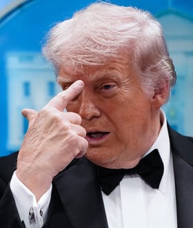 O Τραμπ είναι στριμωγμένος στη γωνία