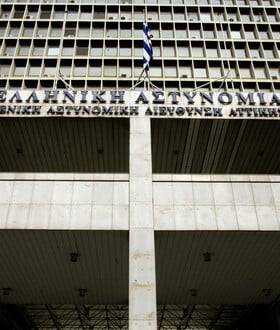 ΓΑΔΑ ΝΕΚΡΟΣ ΚΡΑΤΟΥΜΕΝΟΣ