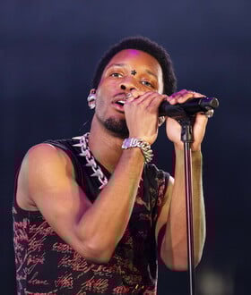 D4VD ΔΟΛΟΦΟΝΙΑ