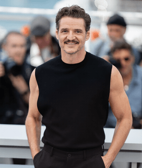 Ο Pedro Pascal πέταξε economy για τις Κάννες και οι πρώην πιλότοι ξεμπροστιάζουν τη χλιδή των private jets