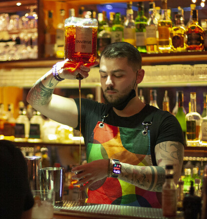 Πάρτι, bar hopping και φτηνό, καλό φαγητό στα Τίρανα