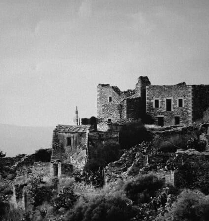 ΔΕΥΤΕΡΑ 02/05 - ΕΧΕΙ ΠΡΟΓΡΑΜΜΑΤΙΣΤΕΙ-Τι κάνει τη δραματική τηλεοπτική σειρά «Η Γη της Ελιάς» τόσο δημοφιλή;