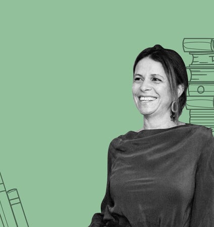 Ξένια Κουναλάκη: «Οι έρωτες περνάνε μέσα από τα βιβλία» 