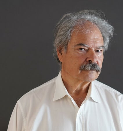 Λεωνίδας Εμπειρίκος: «Ακούω τη φωνή του πατέρα μου να απαγγέλλει Oυίλιαμ Μπλέικ»