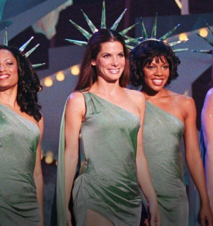 Η Χριστίνα Βούλγαρη τοποθετεί τη «Miss Congeniality» στον θρόνο που της αναλογεί