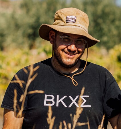Αμπέλι, άστρα και συναίσθημα: Ο Θοδωρής Κοντογιάννης και η βιοδυναμική οινοποίηση