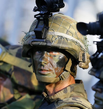 «Από την ειρηνική Ευρώπη, στην Ευρώπη των όπλων»