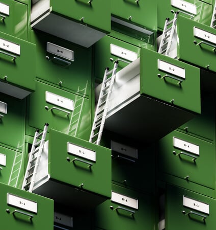 «Το πρόβλημα της δημόσιας διοίκησης δεν είναι οι δημόσιοι υπάλληλοι αλλά οι πολιτικοί που παρεμβαίνουν σε αυτήν»