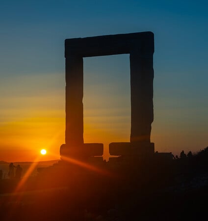 Χώρα, Γρόττα, Μητρόπολη: Πώς ένα λιμάνι έγραψε την ιστορία της Νάξου