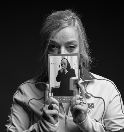 Η Λένα Κιτσοπούλου διαβάζει τη Μ.Α.Ι.Ρ.Ο.Υ.Λ.Α.