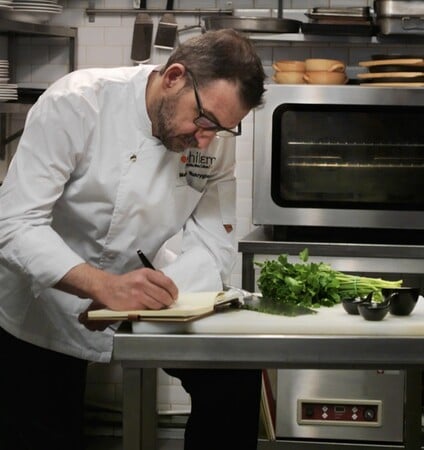 Μάνος Μακρυγιαννάκης: «Στο Philema, στις Βρυξέλλες, κάνουν ουρά για ξινόμαυρο και ξινόχοντρο»