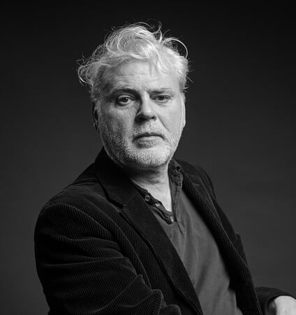 «Eίναι βαρετό ν’ ακούς για τα παιδικά χρόνια κάποιου;» 