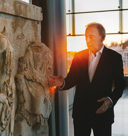 Νίκος Σταμπολίδης: «Η αρχαιολογία είναι σαν την ιατρική. Μόνο που ο αρχαιολόγος χειρουργεί το σώμα της γης».