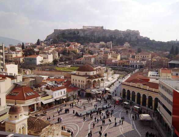 Η πλατεία, στις καλές της